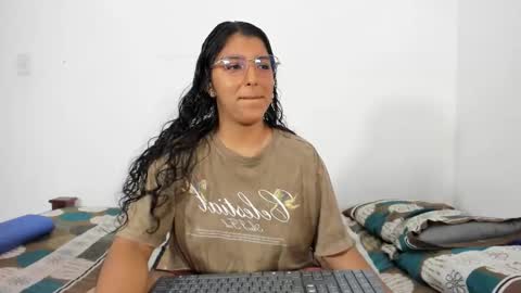 Snapshot of adelaandsharick chatting on October 17, 1:03 pm adelaandsharick online show from October 17, 1:03 pm