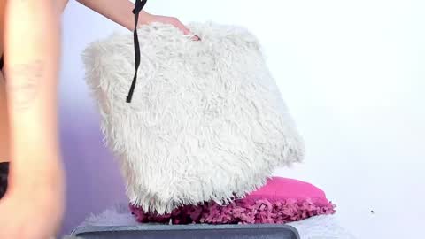 Snapshot of adelarangel chatting on January 19, 9:02 pm Adela Rangel START Mon to Sat from 3pm - 9pm COL time online show from January 19, 9:02 pm