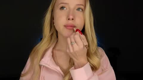 Snapshot of adele_armas chatting on May 24, 8:58 pm Adele online show from May 24, 8:58 pm