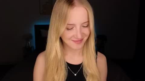 Snapshot of adele_armas chatting on June 18, 9:30 pm Adele online show from June 18, 9:30 pm