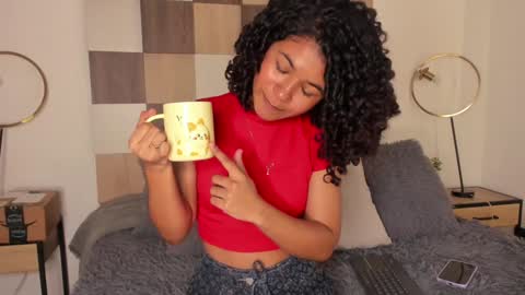 Snapshot of adele_carter_ chatting on January 5, 6:02 pm Andrea online show from January 5, 6:02 pm