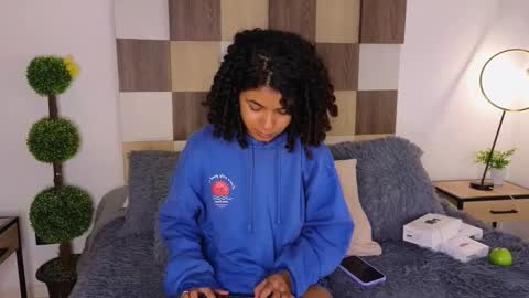 Snapshot of adele_carter_ chatting on February 12, 12:01 pm Andrea online show from February 12, 12:01 pm