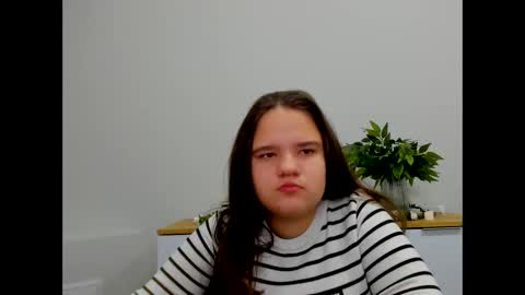 adelecruzz online show from February 4, 8:13 am