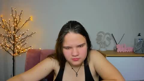 adelecruzz online show from February 12, 1:37 pm