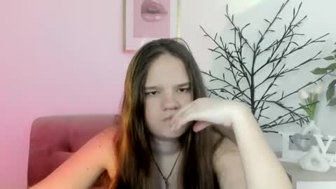 Snapshot of adelecruzz chatting on May 22, 12:00 pm adelecruzz online show from May 22, 12:00 pm