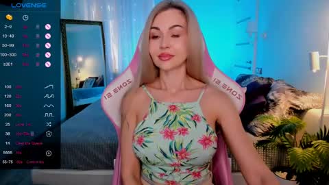 Snapshot of adeleroberts chatting on June 2, 2:02 am Adele online show from June 2, 2:02 am