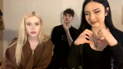 Snapshot of adelin_rr chatting on May 1, 1:48 pm adelin online show from May 1, 1:48 pm