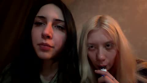 Snapshot of adelin_rr chatting on June 1, 2:46 am adelin online show from June 1, 2:46 am