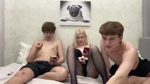 Snapshot of adelin_rr chatting on July 18, 1:59 pm adelin online show from July 18, 1:59 pm