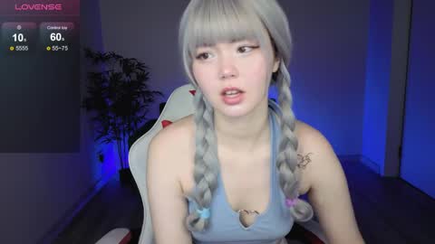 adelina__flower online show from April 18, 2:37 am