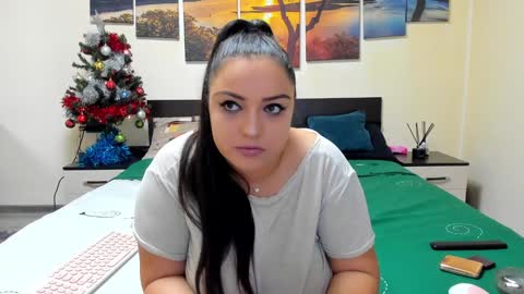 Adellineee online show from December 27, 10:48 pm