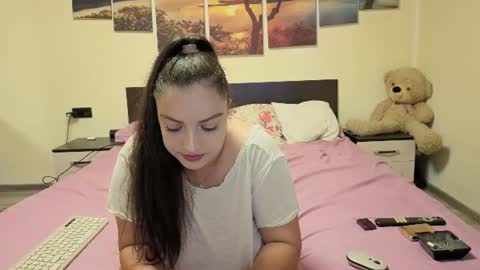 Snapshot of adellineee chatting on June 10, 8:52 pm Adellineee online show from June 10, 8:52 pm