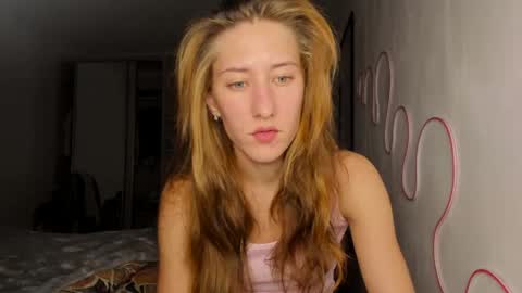 Snapshot of adellqueen chatting on May 12, 9:34 pm Adell online show from May 12, 9:34 pm