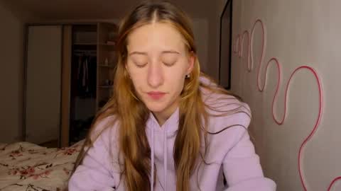 Snapshot of adellqueen chatting on May 17, 9:44 pm Adell online show from May 17, 9:44 pm