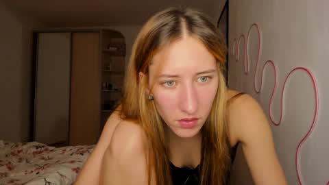 Snapshot of adellqueen chatting on May 20, 9:43 pm Adell online show from May 20, 9:43 pm