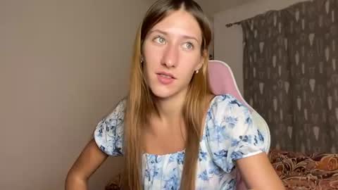 Snapshot of adellqueen chatting on July 1, 9:47 pm Adell online show from July 1, 9:47 pm