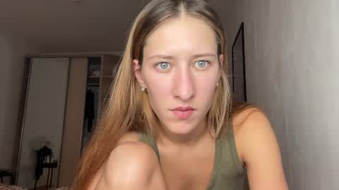 Snapshot of adellqueen chatting on July 6, 9:39 pm Adell online show from July 6, 9:39 pm