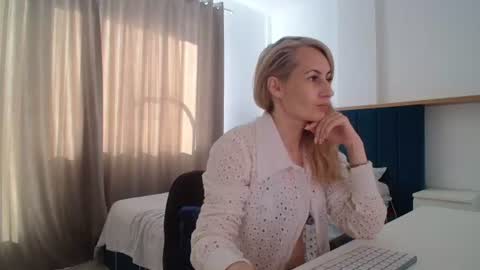 Snapshot of adellynrose chatting on July 20, 3:14 pm Adellyn online show from July 20, 3:14 pm