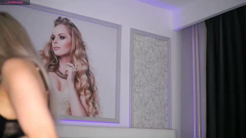 Adelyn online show from December 31, 7:10 am