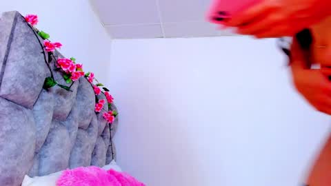 Snapshot of adhara__evanss chatting on February 18, 10:14 pm   online show from February 18, 10:14 pm