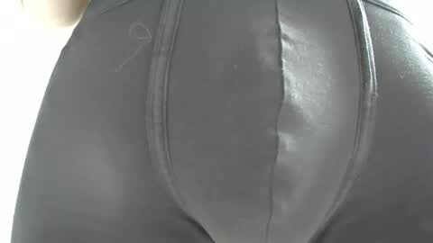 Snapshot of adi2019 chatting on December 2, 12:40 pm adi2019 online show from December 2, 12:40 pm