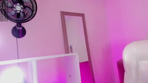 adison_reyes online show from July 16, 12:00 pm