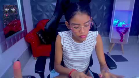 adisson_petite1 online show from January 9, 7:37 pm