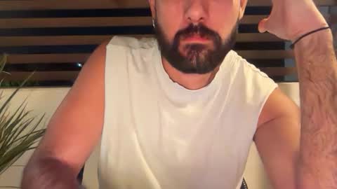 Snapshot of adolfofo chatting on December 19, 1:34 am adolfofo online show from December 19, 1:34 am