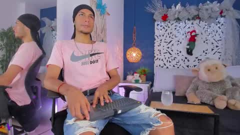 adonis_wb online show from December 4, 8:39 pm