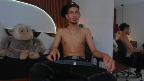 adonis_wb online show from December 14, 5:51 pm