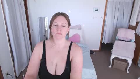Snapshot of adorable22 chatting on June 15, 10:01 pm adorable22 online show from June 15, 10:01 pm