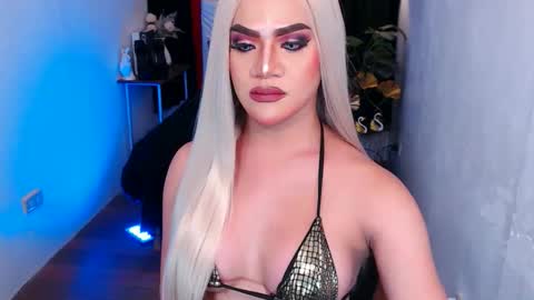 Snapshot of adorable_andrea chatting on December 8, 9:52 pm adorable_andrea online show from December 8, 9:52 pm