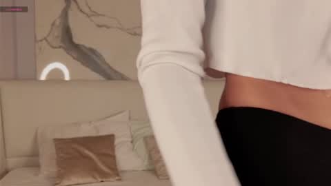 adoracortes online show from November 17, 5:02 am