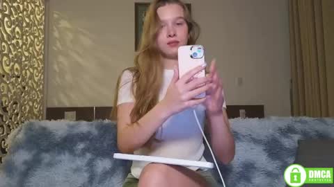 Snapshot of adorielle chatting on May 25, 12:55 pm Lia online show from May 25, 12:55 pm