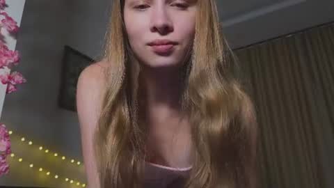 Snapshot of adorielle chatting on July 28, 11:28 am Lia online show from July 28, 11:28 am