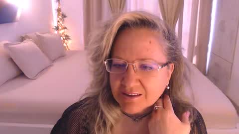 Snapshot of adrena_ chatting on November 1, 11:01 am Cryna online show from November 1, 11:01 am