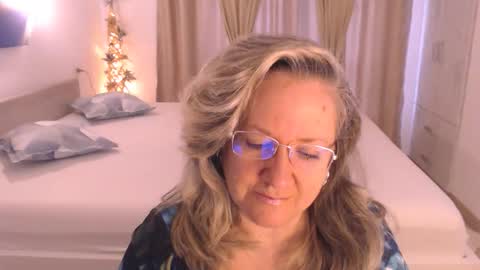 Snapshot of adrena_ chatting on November 14, 7:18 am Cryna online show from November 14, 7:18 am