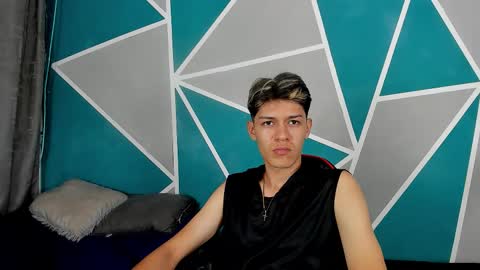 Snapshot of adrew_ledman chatting on October 30, 11:44 am Andrew online show from October 30, 11:44 am