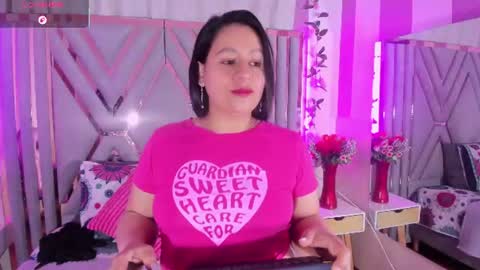 Snapshot of adri_rivera chatting on July 6, 8:33 pm ADRI online show from July 6, 8:33 pm