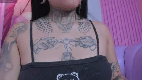 Snapshot of adri_tatto_ chatting on May 28, 8:06 pm ADRI online show from May 28, 8:06 pm