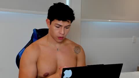 Adrian del Mar online show from June 14, 8:00 pm