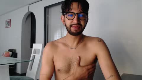 Snapshot of adrian_falcon chatting on May 7, 5:29 pm Adrian Falcon online show from May 7, 5:29 pm