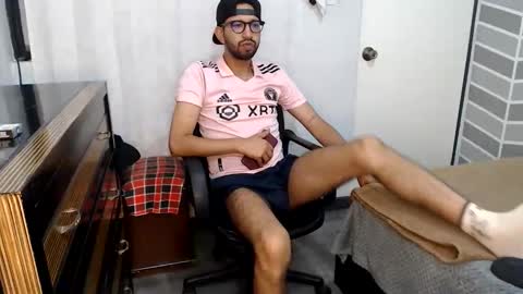 Snapshot of adrian_falcon chatting on May 26, 5:20 pm Adrian Falcon online show from May 26, 5:20 pm