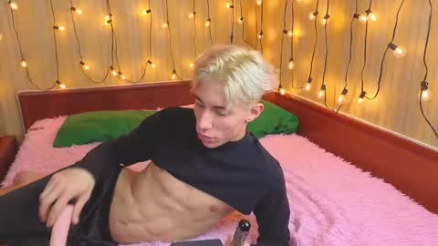 Snapshot of adrian_love_angel chatting on November 14, 6:39 pm adrian_love_angel online show from November 14, 6:39 pm