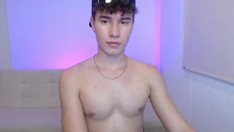 Snapshot of adrian_morelli chatting on May 28, 7:22 pm adrian morelli online show from May 28, 7:22 pm