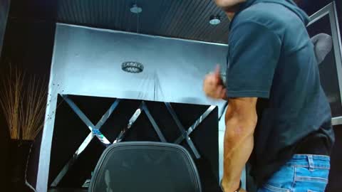 Snapshot of adrian_rae chatting on December 17, 11:49 am   online show from December 17, 11:49 am