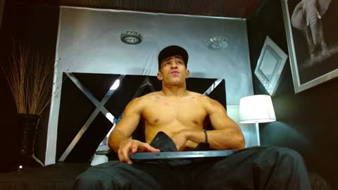 Snapshot of adrian_rae chatting on December 19, 3:30 pm   online show from December 19, 3:30 pm