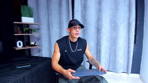 Snapshot of adrian_rae chatting on January 4, 11:43 am   online show from January 4, 11:43 am