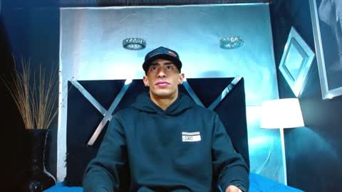 Snapshot of adrian_rae chatting on January 7, 11:37 am   online show from January 7, 11:37 am