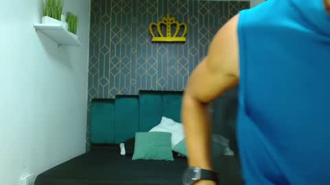 Snapshot of adrian_rae chatting on January 9, 11:47 am   online show from January 9, 11:47 am